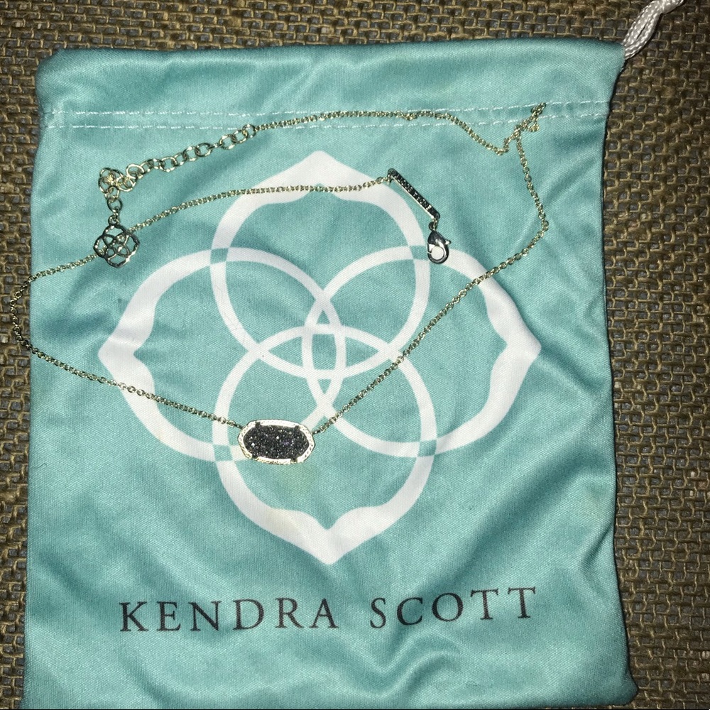 Kendra Scott necklace